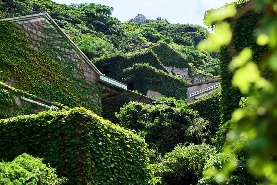 বর্তমানে পর্যটক কেন্দ্রে পরিণত হওয়ায় হউতুওয়ান গ্রাম ২০১৭ সালে এক লক্ষ আমেরিকান ডলার (ভারতীয় মুদ্রায় প্রায় সাড়ে ৭৯ লক্ষ টাকা) আয় করেছিল।