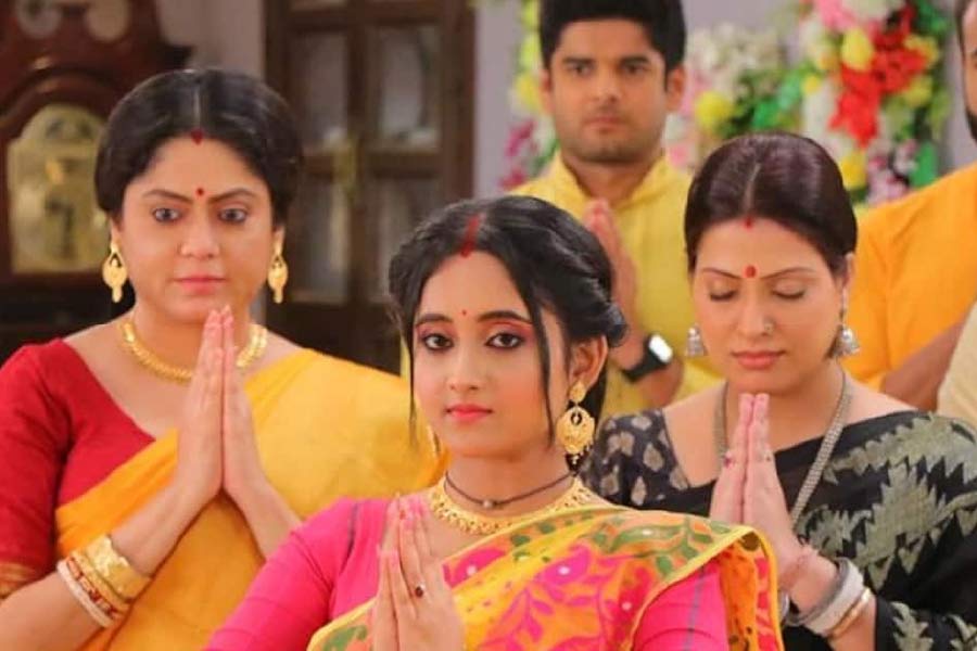 Which serial leads the TRP competition this week 