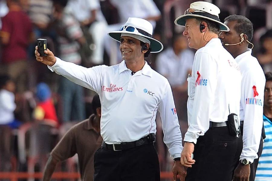 আম্পায়ার হওয়ার আগে নিজেও ক্রিকেট খেলার সঙ্গে যুক্ত ছিলেন রউফ। খেলা ছাড়ার পর তিনি আম্পায়ারিং শুরু করেন। সব ধরনের ক্রিকেটে ম্যাচ পরিচালনা করেছেন তিনি।