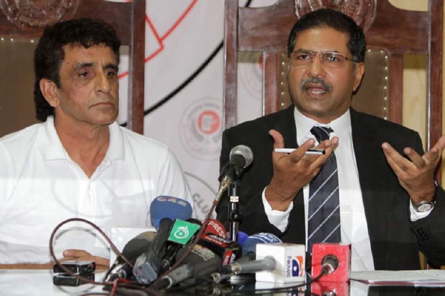 জুতো বিক্রি প্রসঙ্গে রউফ বলেছিলেন, “কর্মচারীদের জন্যই এই কাজ করি। ওদের সংসার যাতে চলে, সেটাও আমাকে দেখতে হয়। আমার কোনও স্বার্থ বা লোভ নেই। অনেক টাকা দেখেছি জীবনে। আমার এক সন্তান প্রতিবন্ধী। আর এক জন পড়াশোনা শেষ করে সদ্য আমেরিকা থেকে ফিরেছে। ওদের নিয়েই সময় কেটে যায়। আমি যেটাই করি, সেটার শিখরে পৌঁছনোর চেষ্টা করি। ক্রিকেট খেলার সময়েও তার শিখরে পৌঁছে গিয়েছিলাম। আম্পায়ারিংয়ের সময়েও তাই। এখন দোকানদার হিসেবেও সবার উপরে পৌঁছতে চাই।’’