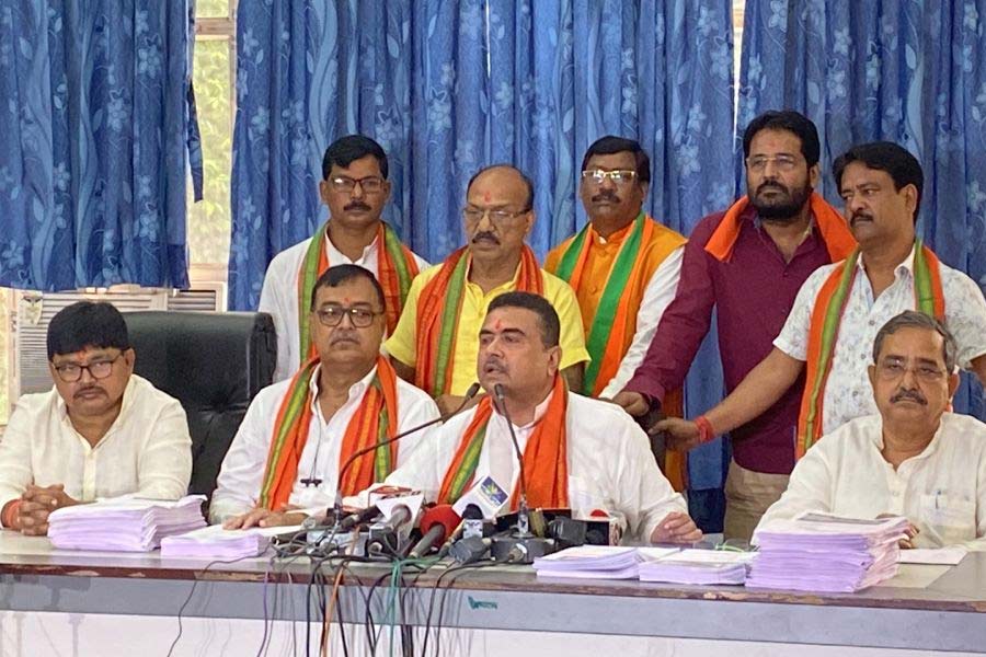 বৃহস্পতিবার বিধানসভায় সাংবাদিক বৈঠক শুভেন্দু অধিকারীর। নিজস্ব চিত্র।