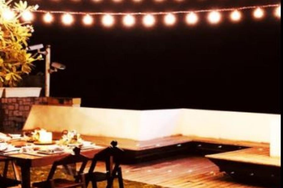 তার পরে ২০১৮ সালে এই ‘ওয়ার্লি’ অ্যাপার্টমেন্ট কেনেন শাহিদ। ৬৬ কোটি টাকায় এই জমকালো বাড়িটি কিনেছিলেন অভিনেতা। 