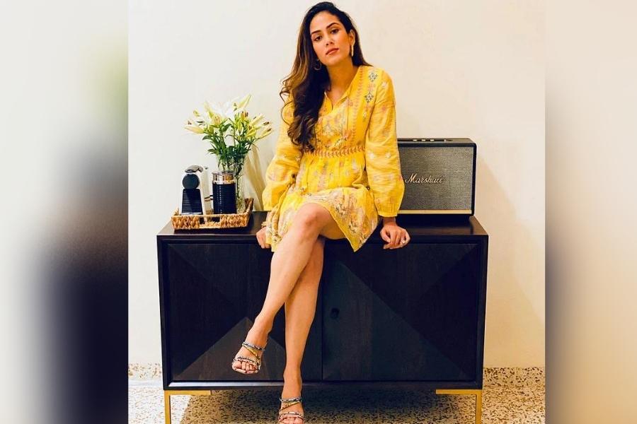 বছরভরের ব্যস্ততা পেরিয়ে এই পুজোর দিনগুলিতে নিজের যত্ন নেওয়ার পাশাপাশি নিজের বাড়িরও যত্ন নেন সকলেই। তারকাদের অন্দরমহলের সাজে সেজে উঠুক না আপনার চেনা বাড়িটাও।