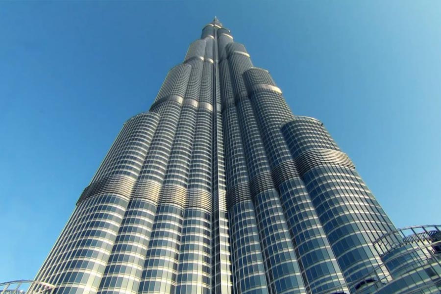 সময় কাটাতে মাঝেমধ্যেই দুবাইয়ে পাড়ি দেন সলমন। সেখানেও একটি বিলাসবহুল বাড়ি রয়েছে তাঁর। বুর্জ খলিফার কাছে অবস্থিত এই বহুমূল্য বাড়িরও দাম জানা যায়নি।