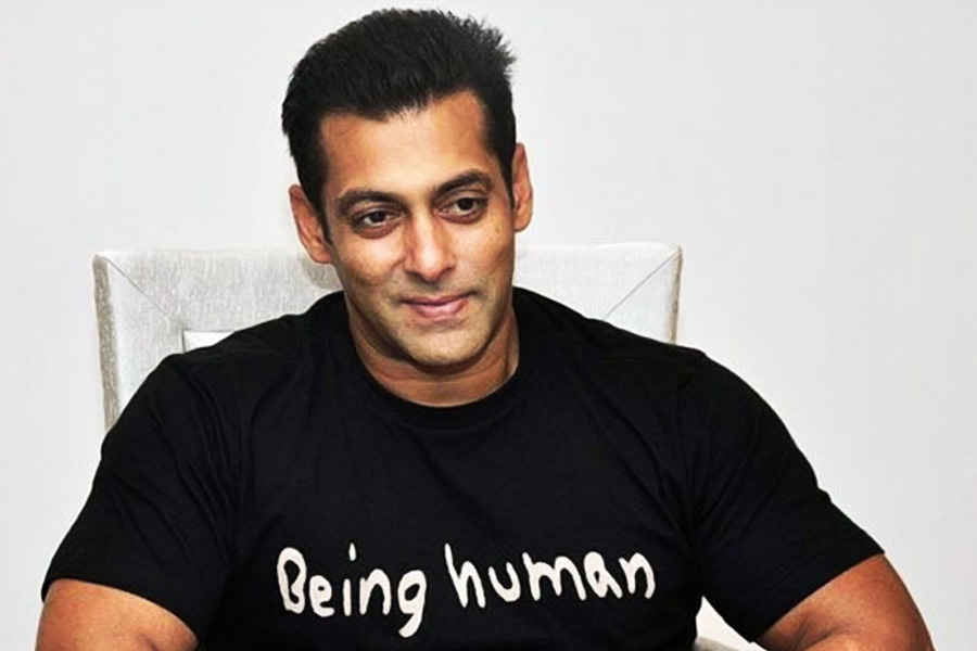 অভিনেতার নামের সঙ্গে ওতপ্রোত ভাবে জড়িয়ে রয়েছে ‘বিইং হিউম্যান’ সংস্থা। ২০১২ সালে এই সংস্থা প্রতিষ্ঠা করেন তিনি।