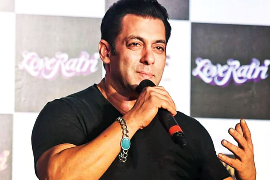 এখানে টি-শার্ট, গয়না এবং ঘড়ি পাওয়া যায়। নিম্নবিত্ত পরিবারের বাচ্চাদের পড়াশোনা এবং স্বাস্থ্য পরিষেবার উন্নতিতে খরচ করে এই সংস্থা। এই সংস্থার মোট সম্পত্তির পরিমাণ ২৩৫ কোটি টাকা।