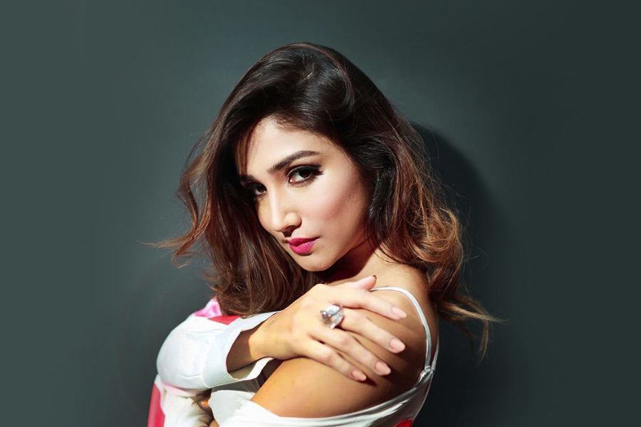 ডোনাল বিস্ত। টেলিভিশনের পরিচিত মুখ। কিন্তু প্রচারে এসেছিলেন অন্য কারণে। ধারাবাহিকে অভিনয় করে ডোনাল তখন ধীরে ধীরে সফলতার সিঁড়িতে উঠছেন। খ্যাতিও বাড়তে শুরু করেছে।