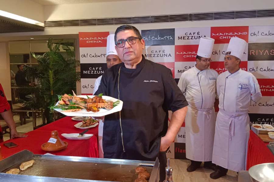 সারা বছর রসনা নিয়ে চর্চা করেন। 