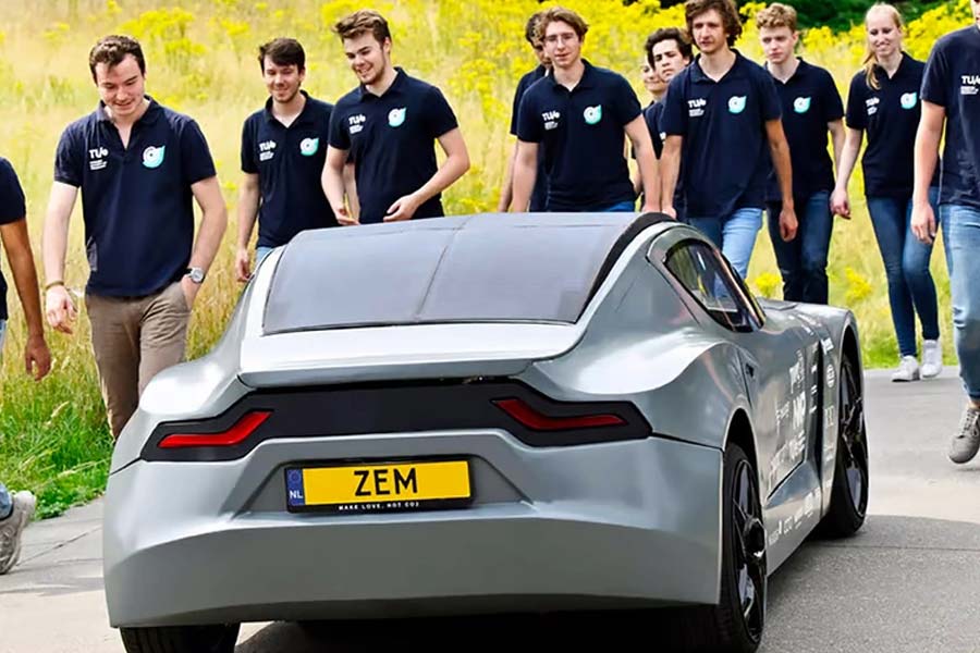 বিশেষ এক ধরনের ফিল্টার এই গাড়ির ইঞ্জিনে লাগানো হয়েছে। বলা হচ্ছে, এই গাড়ি বাতাসে যত না কার্বন ডাই অক্সাইড ছাড়বে, ওই ফিল্টারের সাহায্যে তার চেয়ে বেশি কার্বন ডাই অক্সাইড টেনে নেবে। যার ফলে বিশ্ব উষ্ণায়নেও কিছুটা লাগাম টানা সম্ভব বলে মনে করছেন নির্মাতারা।