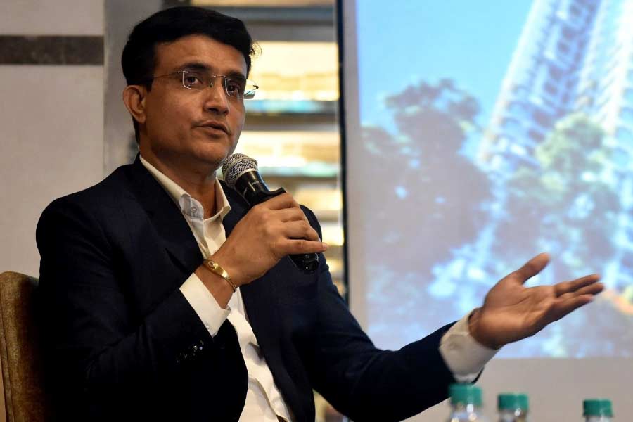 বুধবার সুপ্রিম কোর্টের বিচারপতি ধনঞ্জয় চন্দ্রচূড় এবং বিচারপতি হিমা কোহলীর বেঞ্চের রায়ে আপাতত স্বস্তিতে রয়েছেন সৌরভ এবং জয়। কিন্তু আগামী তিন বছরের জন্য সভাপতি হতে গেলে সৌরভকে আরও এক বার নির্বাচনী দৌড়ে নামতে হবে। যদিও সেই নির্বাচনে সভাপতি হিসাবে সৌরভের লড়ার সম্ভাবনা বেশ ক্ষীণ হতে শুরু করেছে।