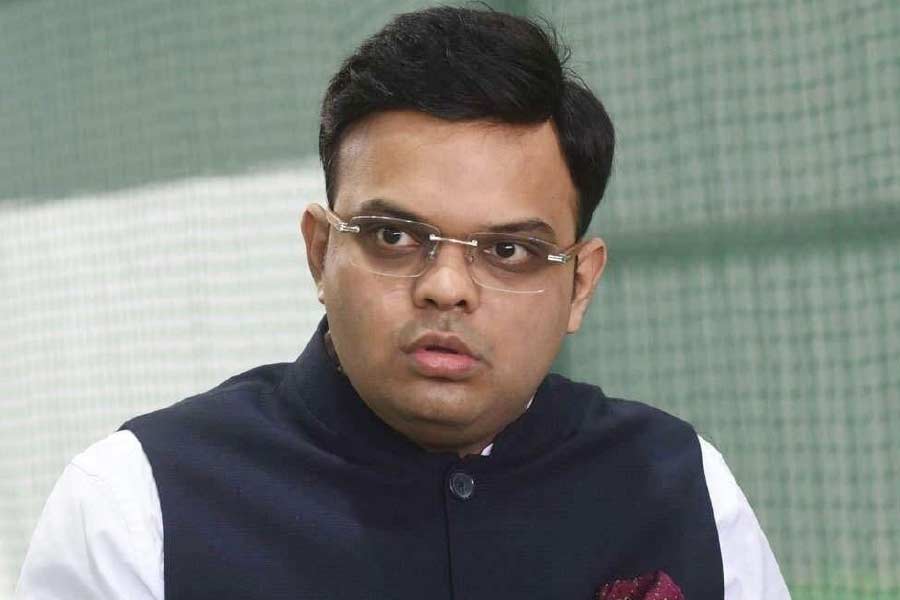 জয়ের জন্ম ১৯৮৮ সালের ২২ সেপ্টেম্বর গুজরাতের আমদাবাদে। ক্রিকেট প্রশাসক হিসাবে নাম করলেও  বাবার মতো রাজনীতির পথে পা রাখেননি জয়। বরং গুজরাতের একটি বেসরকারি বিশ্ববিদ্যালয় থেকে বি টেক ডিগ্রিলাভের আগে তাঁর ঝোঁক ছিল ক্রিকেটের দিকে। আমদাবাদে জয়ন্ত সহগলের কাছে ক্রিকেটের খুঁটিনাটি শিখেছেন। ব্যাটার হিসাবে তিনি নাকি মন্দ ছিলেন না। এমনই দাবি আমদাবাদের স্থানীয় সংবাদমাধ্যমের। তবে ক্রিকেটকে পেশা হিসাবে বেছে নেননি এই ইঞ্জিনিয়ার।