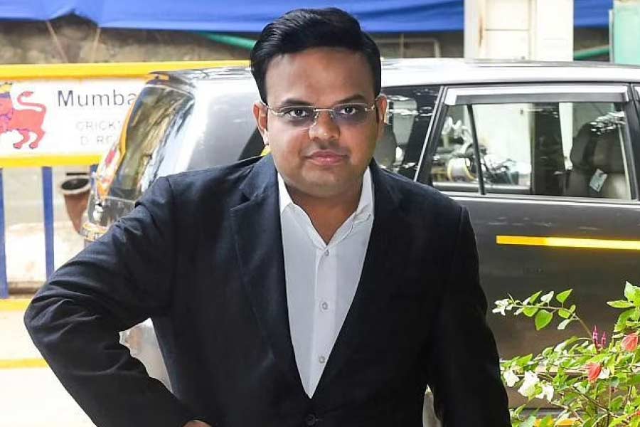 জয়ের পেশাদার জীবন শুরু হয়েছিল ক্রিকেট মাঠ থেকে দূরে। গোড়ার দিকে পিভিসি পাইপের পারিবারিক ব্যবসার সঙ্গে যুক্ত ছিলেন তিনি। এর পর ২০০৪ সালে প্রতিষ্ঠিত টেম্পল এন্টারপ্রাইজ নামে এক সংস্থায় ডিরেক্টর হিসাবেও দায়িত্ব সামলেছেন। কৃষিজাত পণ্যের ব্যবসাকারী ওই সংস্থাটি ২০১৬ সালে বন্ধ হয়ে যায়। তত দিনে অবশ্য কুসুম ফিনসার্ভ নামে একটি সংস্থার ৬০ শতাংশ স্বত্ব কিনে নিয়েছেন জয়।