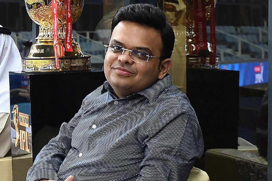 সংবাদমাধ্যমের দাবি, বাবার মতোই শেয়ার বাজারের খুঁটিনাটি নিয়ে ওয়াকিবহাল জয়। তবে বেসরকারির সংস্থায় কাজের ফাঁকে আমদাবাদ ক্রিকেটে প্রশাসক হিসাবে পা রেখেছিলেন তিনি। ২০০৯ সালে আমদাবাদের সেন্ট্রাল বোর্ড অফ ক্রিকেটের এগ্‌জিকিউটিভ বোর্ড সদস্য হিসাবে যোগ দেন জয়।