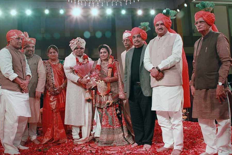 পেশাদার জীবন সামলানোর ফাঁকে সংসারও পেতে ফেলেছেন জয়। ২০১৫ সালের ফেব্রুয়ারিতে ঋষিতা পটেলের সঙ্গে নতুন জীবন শুরু করেছিলেন তিনি। চিরাচরিত গুজরাতি রীতি মেনে কলেজের বান্ধবীকে বিয়ে করেছিলেন জয়।