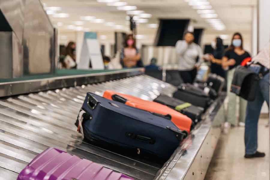 সব বিমান সংস্থা একই ভাবে ব্যাগ নামাবে, এমন কোনও নিশ্চয়তা নেই। 