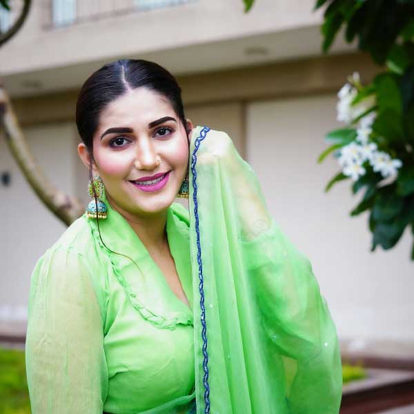 আজ যাঁকে গোটা দেশ স্বপ্না নামে চেনে, ছোটবেলায়  নাম ছিল সুস্মিতা। যদিও তা বদলে স্বপ্না নাম রাখেন তাঁর মা। 