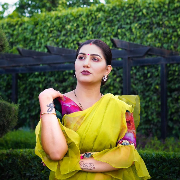 শুধু নাচই নয়, গান এবং অভিনয়েও পিছিয়ে নেই স্বপ্না। করেছেন কয়েকটি টিভি শো-ও। ২০টির বেশি গান করেছেন স্বপ্না। বলিউডে প্রথম আত্মপ্রকাশ ‘জার্নি অব ভাংওভার’ ছবিতে। আইটেম গার্ল হিসাবে কাজ করেছেন। এ ছাড়া ‘বীরে কী ওয়েডিং’ ছবির ‘হট জা তাউ’ গানে তাঁকে দেখা গিয়েছিল।