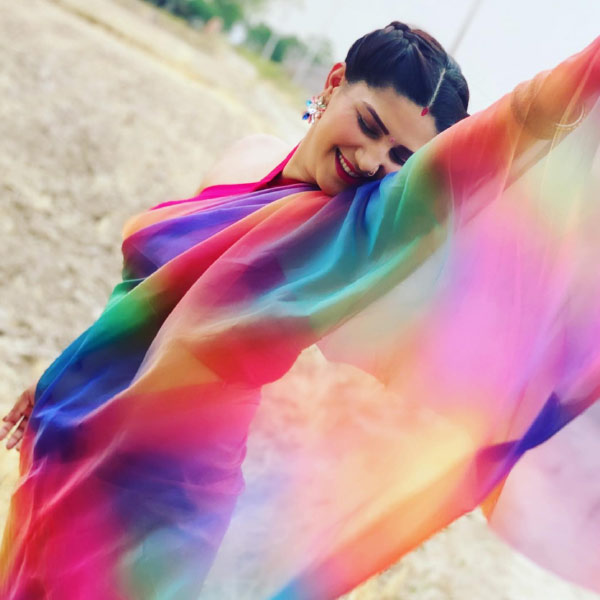 তবে স্বপ্নার জীবনের মোড় ঘুরিয়ে দিয়েছিল ‘তেরে আখোঁ কা ইয়ে কাজল’ গানের সঙ্গে নাচ। সেই গান এবং স্বপ্নার নাচ বিপুল জনপ্রিয় হয়েছিল। আর তাঁর এই জনপ্রিয়তাকে শীর্ষে পৌঁছে দেয় ‘বিগ বস’ রিয়ালিটি শো।