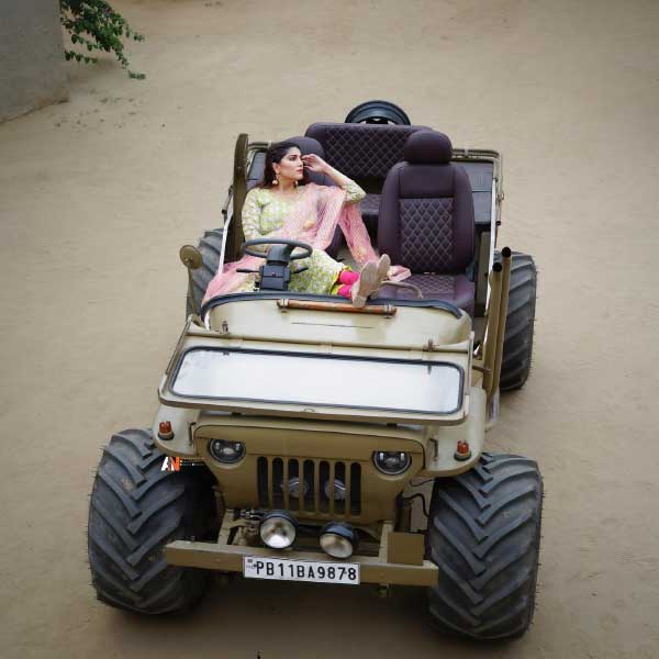 স্বপ্নার গ্যারাজে রয়েছে অডি কিউ৭, ফোর্ড এবং বিএমডব্লিউ৭ সিরিজের মতো ৫০ লক্ষ থেকে আড়াই কোটির বিলাসবহুল গাড়ি। বিলাসবহুল বাংলো রয়েছে দিল্লির নজফগড়ে। এক এক সময় এক একটি গাড়ি চালাতে দেখা যায় স্বপ্নাকে। দামি পোশাক, দামি ঘড়িও তাঁর অন্যতম শখ।  