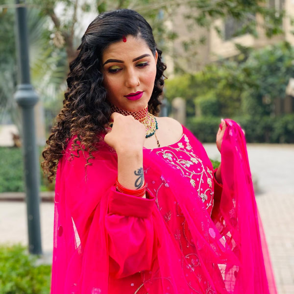 ২০২০ সালে হরিয়ানভি গায়ক বীর সাহুকে বিয়ে করে সকলকে চমকে দেন স্বপ্না। 