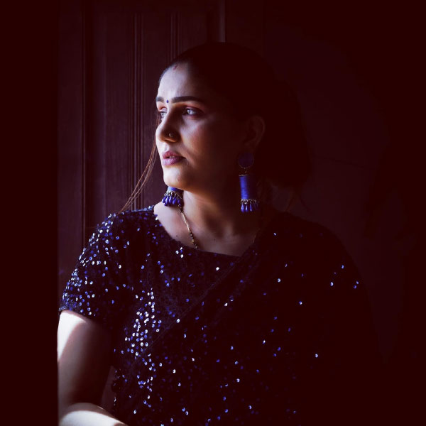 বীর সাহু হরিয়ানার জনপ্রিয় গায়ক, লেখক এবং অভিনেতা। তিনি ‘বব্বু সিংহ’ নামে পরিচিত। বব্বুও তাঁর গান এবং মিউজিক ভিডিয়োর মাধ্যমে কোটি টাকা আয় করেন। স্বপ্নার এক ছেলেও আছে। 