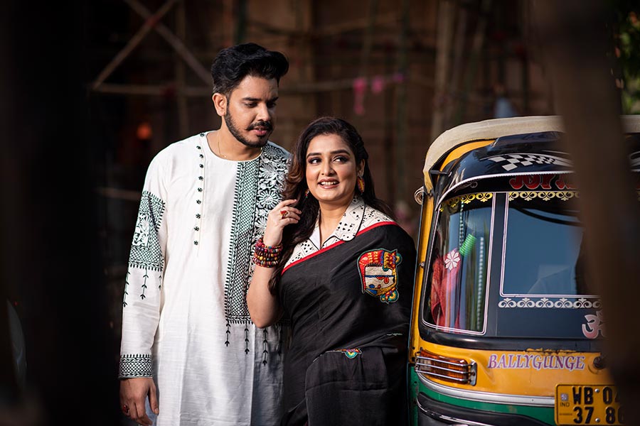 এ বছর বিয়ের পরে দ্বিতীয় পুজো। ঝুলিতে প্ল্যান ভরপুর। হাজার ব্যস্ততার মধ্যেও চুটিয়ে পুজোর প্রেমটাও থাকছে নিঃসন্দেহে।