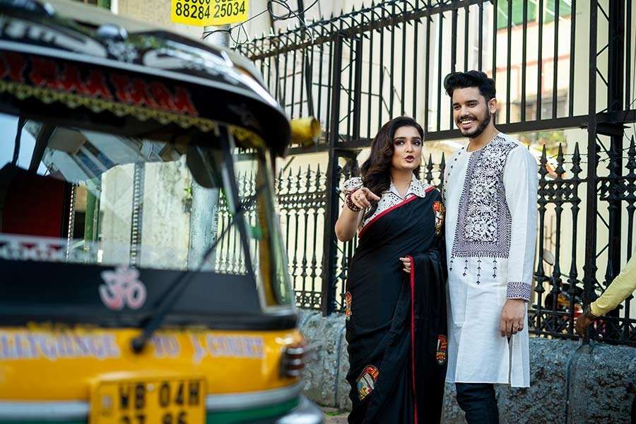 বিবাহিত জীবনের বয়স বিশেষ বাড়েনি এখনও। প্রেমের রেশ এখনও দিব্যি তাজা।