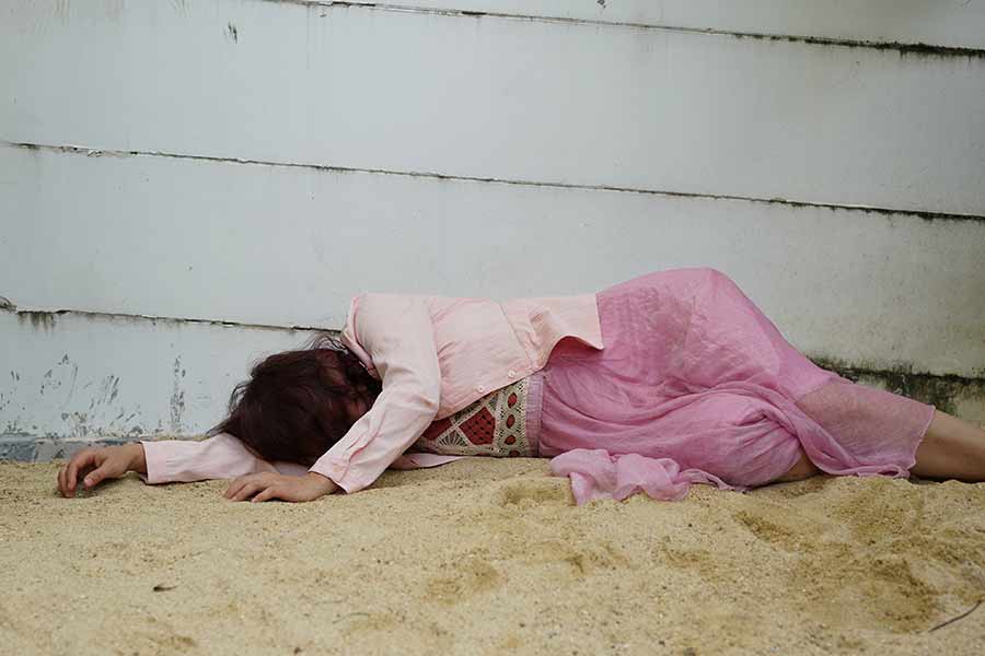 খুনের পর সানিয়ার মাথা মৃতদেহে থেকে আলাদা করে দেন অভিযুক্ত। এর পর মৃতদেহ একটি বড় ট্রলিব্যাগে ঢুকিয়ে অ্যাপ ক্যাব ভাড়া করেন।