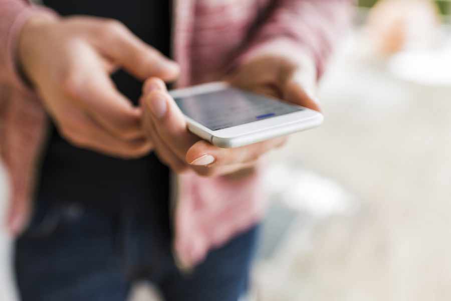 সানিয়ার পরিবারের সদস্যেদেরও একই কথা জানিয়েছিলেন আসিফ। তবে তাঁরা এই কথা বিশ্বাসই করতে চাননি। প্রথম কয়েক বার সানিয়ার পরিবারের ফোন ধরলেও ধীরে ধীরে আসিফ তাঁদের ফোন ধরা বন্ধ করে দেন।