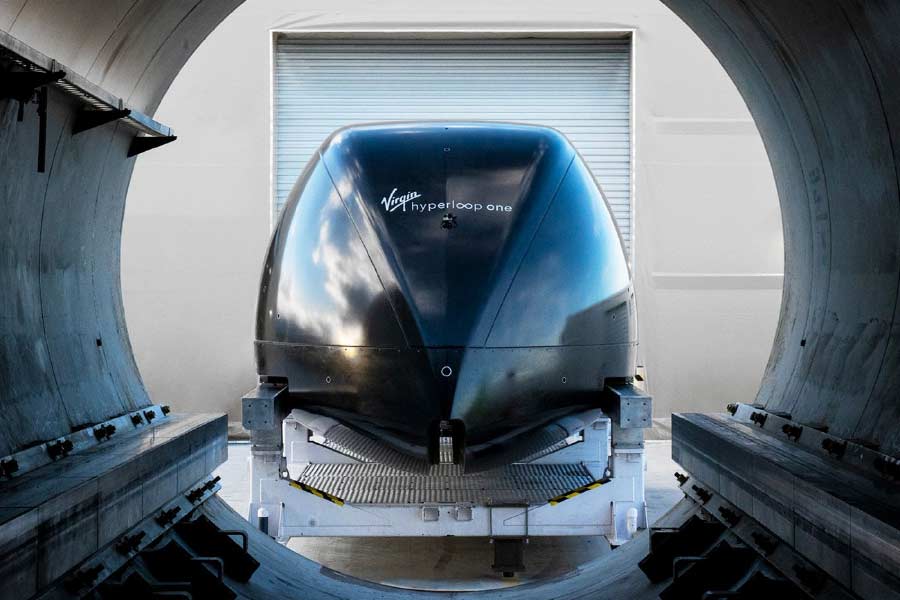 এই প্রযুক্তিতে আমেরিকার ওই দুই শহরের মধ্যে যাতায়াতে টিকিটের খরচ পড়তে পারে ১০০ ডলার। অর্থাৎ এই মুহূর্তে ভারতীয় মুদ্রায় প্রায় আট হাজার টাকা। যানজট কমানোর পাশাপাশি এ ধরনের যানে দূষণে অনেকটাই নিয়ন্ত্রণে থাকবে। কারণ, এগুলি চলবে তড়িৎচুম্বকীয় শক্তিতে।