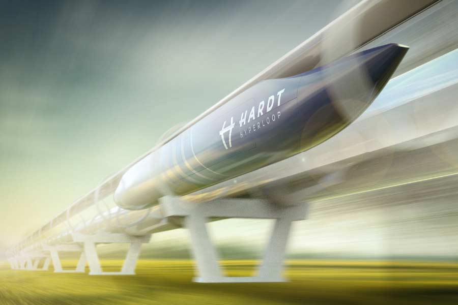 বস্তুত, ম্যাগলেভের জন্যই হাইপারলুপ যান এত গতি তুলতে পারে। এই যানের লাইনগুলি পোরা রয়েছে একটি টিউবে। যে লাইনের উপর দিয়ে দ্রুত গতিতে ছোটে এই প্রযুক্তির যান। ওই লাইনগুলি থেকে খানিকটা ভাসমান থাকে যানটি। যানের নীচে যে চুম্বকীয় লাইনিং রয়েছে, তার থেকে বিকর্ষণের ফলেও যানটি ছোটার সময় ভাসমান থাকে।