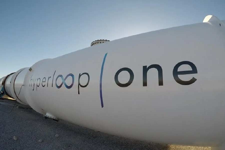 ভ্যাকুয়াম পাম্পের মাধ্যমে হাইপারলুপের যান এই বাধা অতিক্রম করে। আমেরিকার দুই সংস্থাই টিউবের মধ্যে ভ্যাকুয়াম পাম্প ঢুকিয়ে দিয়েছে। দেড়শো বছর আগে তৈরি ভ্যাকুয়াম পাম্প নতুন করে কাজে লাগিয়েছে লেবোল্ড নামে এক সংস্থা। 