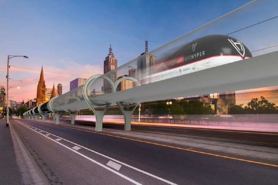 হাইপারলুপ প্রযুক্তির যানের পরীক্ষামূলক দৌড় হয়ে গিয়েছে ২০২০ সালের নভেম্বরে। সে বছর ভার্জিন হাইপারলুপের জশ এবং সারা প্রথম ওই যানে ওঠেন। দুই আসনের প্রোটোটাইপ যানে ৫০০ মিটারের সফর করেন তাঁরা। সংস্থার দাবি, প্রতি ঘণ্টায় ১৭২ কিলোমিটার গতিতে মোটে ৬.২৫ সেকেন্ডেই ওই দূরত্ব পার করানো সম্ভব হয়েছিল।