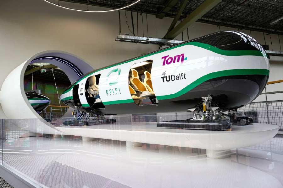 আমেরিকার সংস্থা দু’টির দাবি, এক-একটি যানে ২৮ বা তার বেশি যাত্রী রাখা সম্ভব। এ ছাড়া, প্রতি ঘণ্টায় ৩০ হাজার যাত্রী পারাপার করাও যাবে বলে দাবি। যদিও এই পর্যায়ে যেতে গেলে আরও পরীক্ষার প্রয়োজন বলে জানিয়েছে ওই দুই সংস্থা।