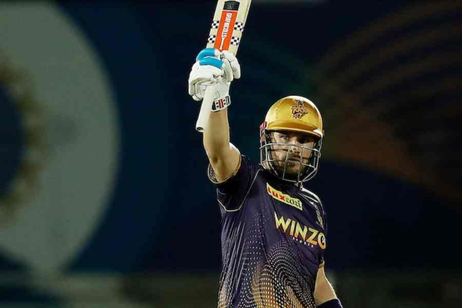 বান্ধবীকে ফেলে তড়িঘড়ি পাকিস্তানের বিমানে কেকেআরের ক্রিকেটার  