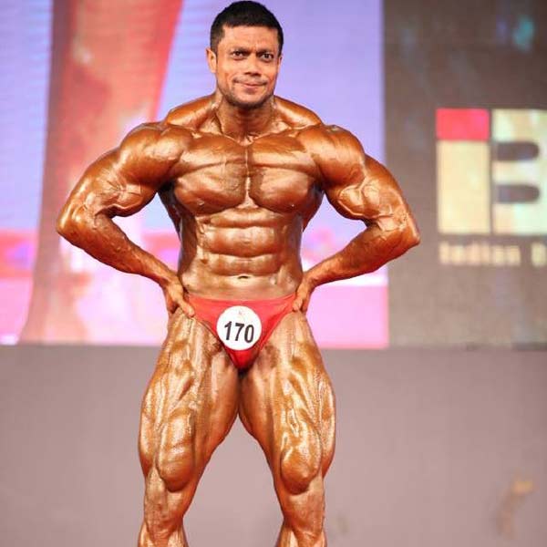 অনিল বলেন, ‘‘আগেকার দিনে পুলিশ বা প্রশাসন জগন্নাথের সেবায় নিয়োজিত ছিলেন না। সে সময় সেবায়েতরাই সে কাজ করতেন।’’ সেই ঐতিহ্য আজও বজায় রেখেছেন পুরীর মন্দিরের সেবায়েতরা। বিনা বেতনেই সে কাজ করেন তাঁরা। পরিবর্তে মন্দিরের প্রসাদ পান।