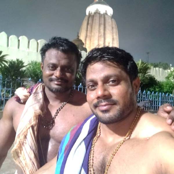 নিরামিশাষী হলেও নিজের ডায়েট নিয়ে সচেতন অনিল। প্রতি দিন ডাল, সয়াবিন, ব্রকোলির মতো প্রোটিনসমৃদ্ধ খাবার খান। সেই সঙ্গে দেশি ঘি থেকে তাঁর ফ্যাটের চাহিদা পূরণ হয়। অনিলের কথায়, ‘‘নিরামিশাষী হওয়ায় বডিবিল্ডিংয়ের জন্য আমাদের আরও বেশি ব্যায়াম করতে হয়।’’