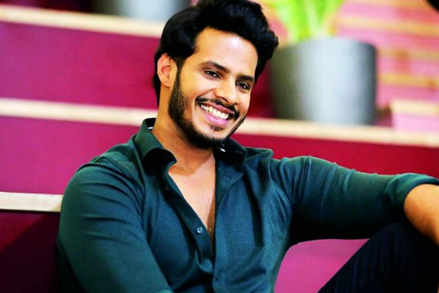 অভিনেতা তথা রাজনৈতিক নেতা নিখিল কুমারস্বহাসের সম্পত্তির পরিমাণও নেহাত কম নয়! তাঁর ঘরেও রাখা রয়েছে কোটি টাকার গাড়ি। নিখিলের রয়েছে ল্যাম্বরঘিনি গ্যালার্দো গাড়ি। যার বাজারমূল্য প্রায় তিন কোটি টাকা। 