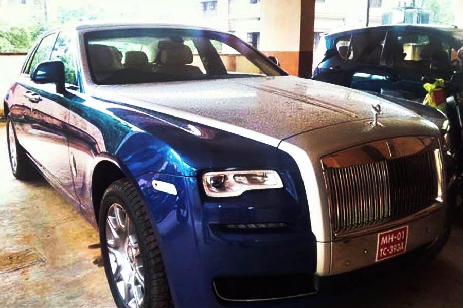 প্রমোদের রয়েছে রোলস রয়েস ঘোস্ট গাড়ি। যার বাজারমূল্য ৫.৮ কোটি টাকা। 