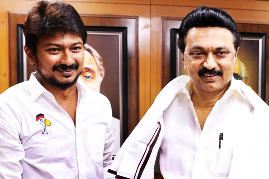 তামিলনাড়ুর মুখ্যমন্ত্রী এমকে স্ট্যালিনের ছেলে উদয়নিধি স্ট্যালিনের বাড়িতে একাধিক দামি গাড়ির সম্ভার রয়েছে। বাবার মতো তিনিও রাজনীতির সঙ্গে যুক্ত। 