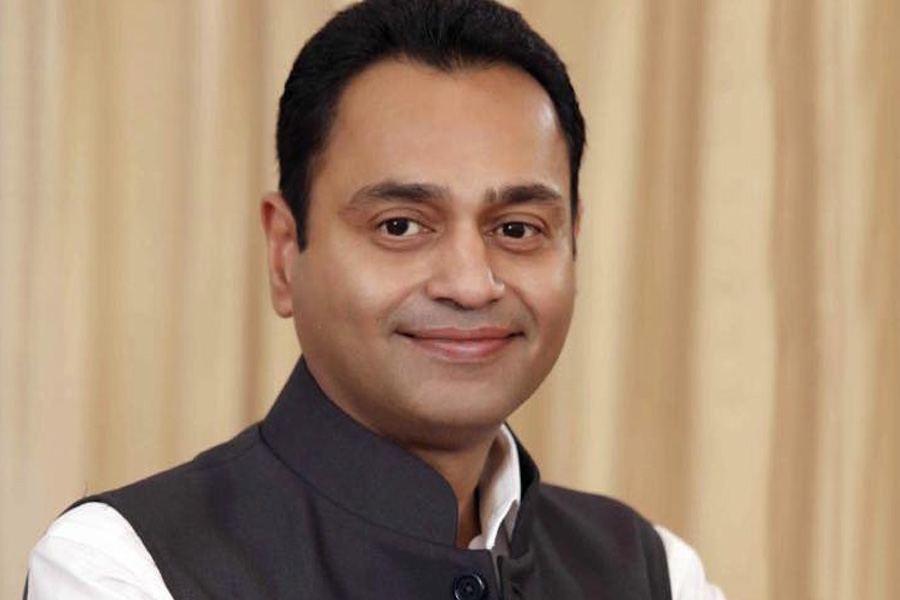 নির্বাচন কমিশনে দাখিল করা হলফনামায় নকুল জানিয়েছেন, তাঁর ও স্ত্রীর যৌথ ভাবে অস্থাবর সম্পত্তির অঙ্ক ২ কোটি ৩০ লক্ষ ৩১ হাজার ৯০৭ টাকা। স্থাবর সম্পত্তি রয়েছে ৬১৫ কোটি ৯৩ লক্ষ ১৭ হাজার ৭১৪ টাকার। 