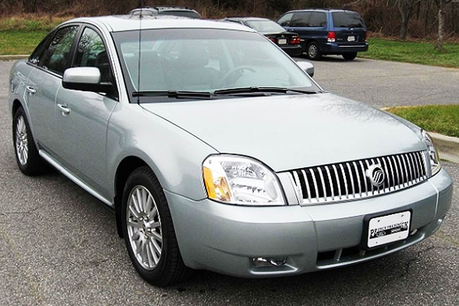  দামি গাড়ির পাশাপাশি প্রিয়ের ১৬০.১০ কোটি টাকার জমি রয়েছে। কর্নাটকের বিধানসভায় অন্যতম ধনী বিধায়ক তিনি। 