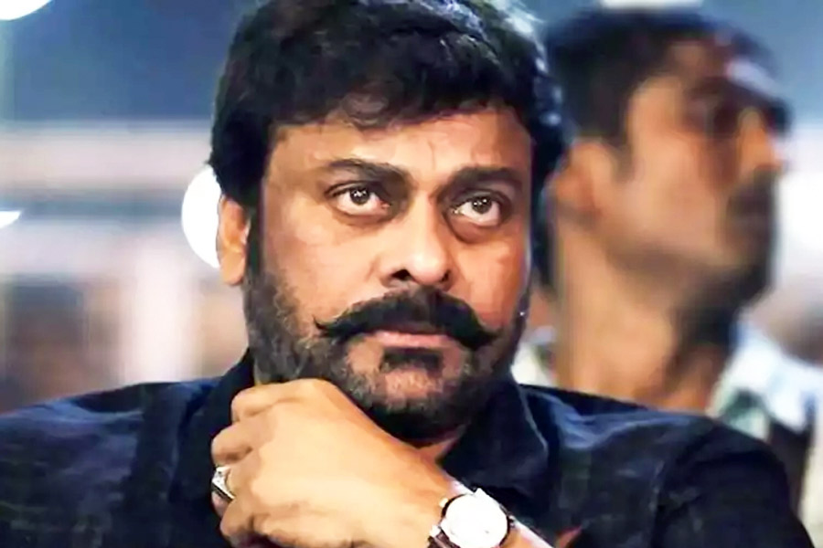 তেলুগু সিনেমার জনপ্রিয় তারকা চিরঞ্জীবী। অভিনয় জীবনেই কোটি কোটি টাকার সম্পত্তির মালিক হয়েছেন তিনি। পরে যোগ দেন রাজনীতিতেও। 