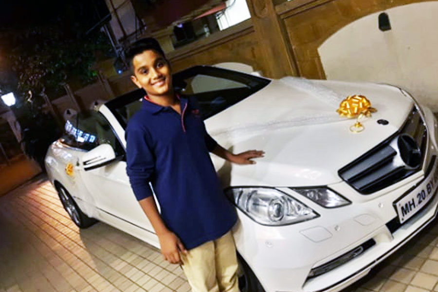 মার্সিডিজ ই৩৫০ ক্যাব্রিওলেট, জাগুয়ার এক্সজেএল প্রিমিয়াম সেডান, রোলস রয়েস ঘোস্টের মতো দামি গাড়ি রয়েছে রামের। ছেলের জন্মদিনে মার্সিডিজ উপহার দিয়েছিলেন এই নেতা।