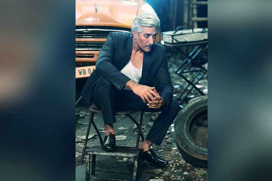 শেষ শট দিতে দিতে শতাফ সময় শেষের প্রহর গুনছেন। পরদিন, মুম্বইয়ে ফের শ্যুটিং শুরু। তবে ফ্রেমবন্দি ছবিগুলি নিয়ে উৎসাহে ঘাটতি দেখা গেল না এতটুকুও।