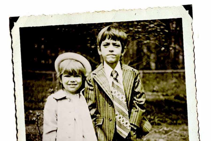 ক্রিস্টোফার ১৯৬৮ সালের ১২ ফেব্রুয়ারি ক্যালিফোর্নিয়ার ইঙ্গেলউডে এক ধনী পরিবারে জন্মগ্রহণ করেন। ছেলেবেলা কাটে ওয়াশিংটন ডিসিতে। সেখানে এক বিত্তবান পাড়ায় বাস করত তাঁর পরিবার।