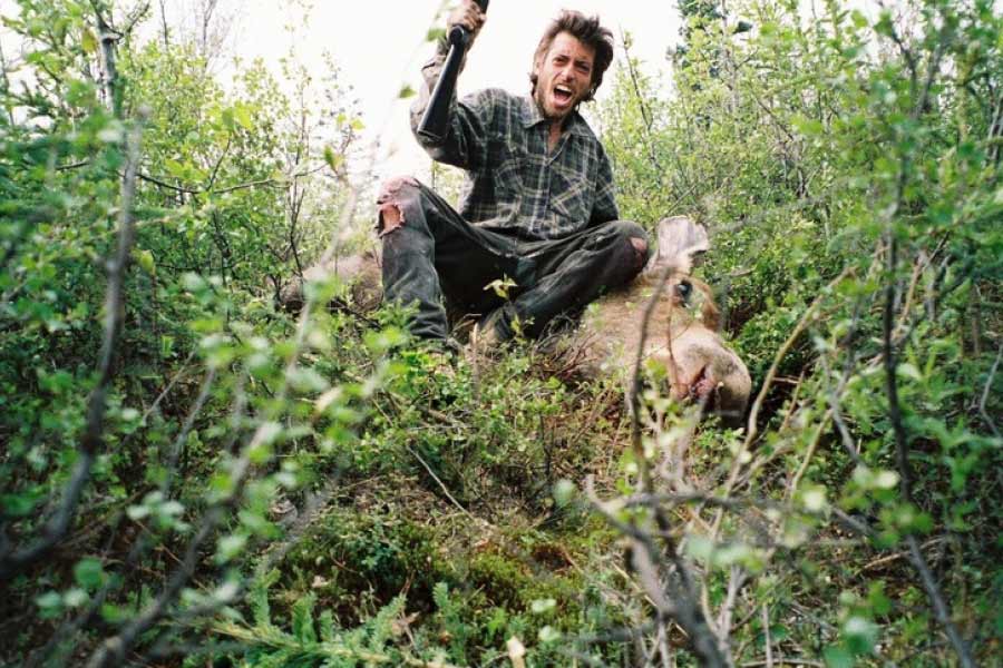 খানিক টাকা জমতে ক্রিস্টোফার সেই টাকা নিয়ে আবার যাত্রা শুরু করেন। এর পর গন্তব্য ছিল কলোরাডো। বৈধ অনুমতি ছাড়া কলোরাডো নদীর আশপাশে ঘোরাফেরা করার জন্য বনকর্মীকরা তাঁকে আটক করেন। বেশ কিছু দিন আটক রাখার পর তাঁকে ছেড়ে দেওয়া হয়।