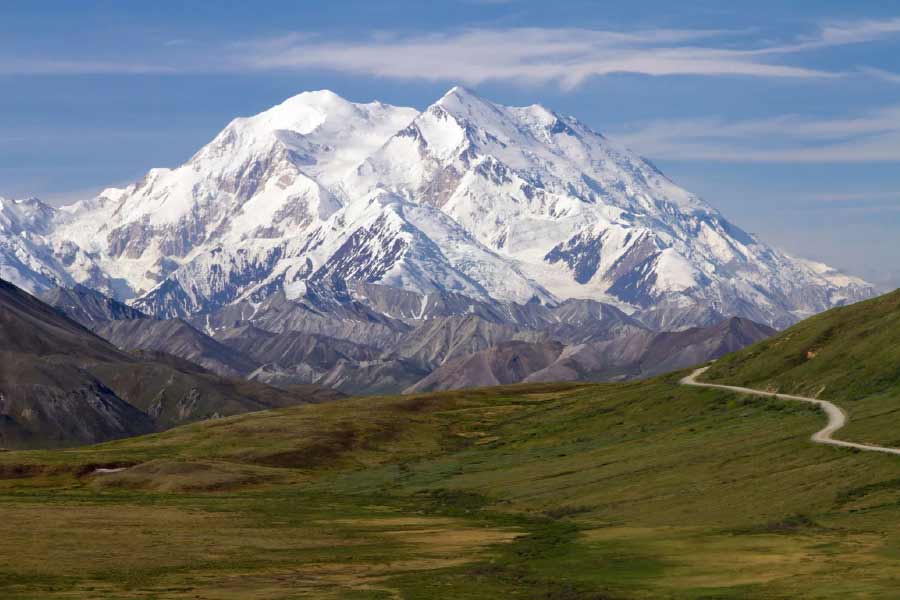 ১৯৯২ সালে আলাস্কা পর্বতমালার উদ্দেশে পাড়ি দেন ক্রিস্টোফার। তার আগের কিছু দিন কলোরাডো নদীর তীরে বসবাস করেন।