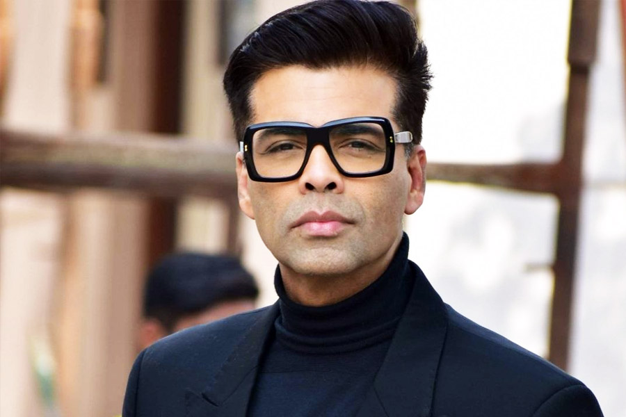 সেই ছবির সব তারকাকে একই দিনে নিজের ছবিতে সই করিয়েছিলেন কর্ণ। রায়চাঁদ পরিবারের টানাপড়েনের সঙ্গে রোম্যান্স, আবেগঘন সংলাপ এবং হিট গানের মিশেলে সুপারহিট হয়েছিল ছবিটি।