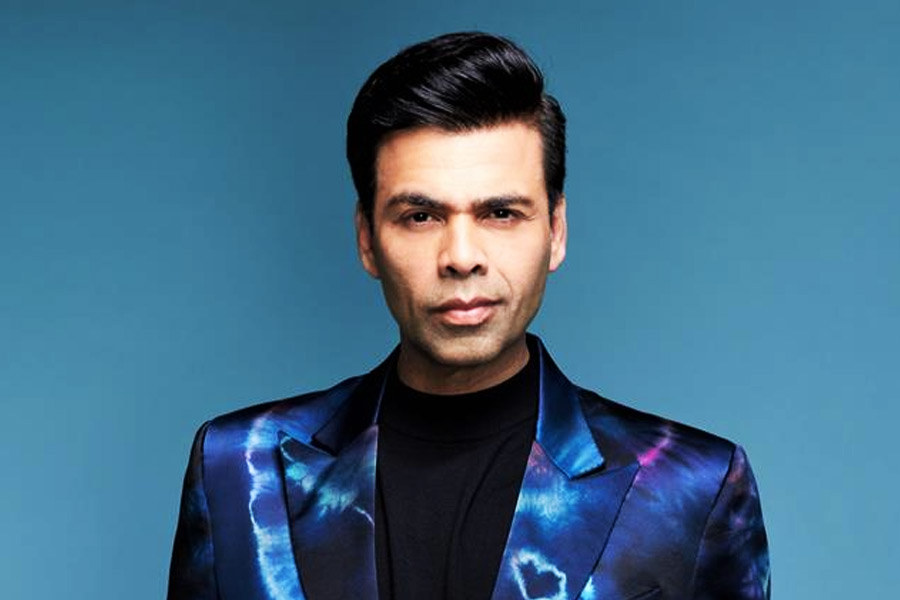 অথচ, ভাগ্যের পরিহাসে শুধু কাজলই নন, যাঁকে যে চরিত্রের চেয়েছিলেন কর্ণ, তাঁকে সেই চরিত্রে অভিনয় করাতে সফল হয়েছিলেন তিনি। একই দিনে সব বড় তারকাকে নিজের ছবিতে সই করান কর্ণ।